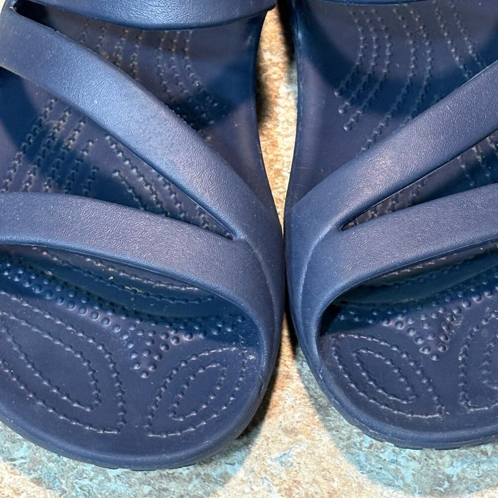 Crocs Kadee II Navy Blue Slip On Comfort Strappy Sandals Size 10 Women's - Picture 4 of 8